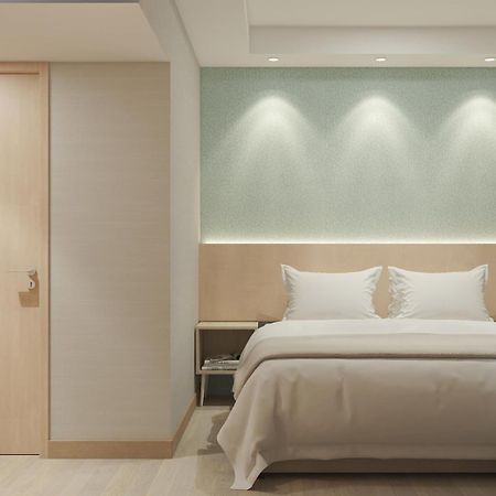 Eightin Hotel Sudirman Джакарта Экстерьер фото
