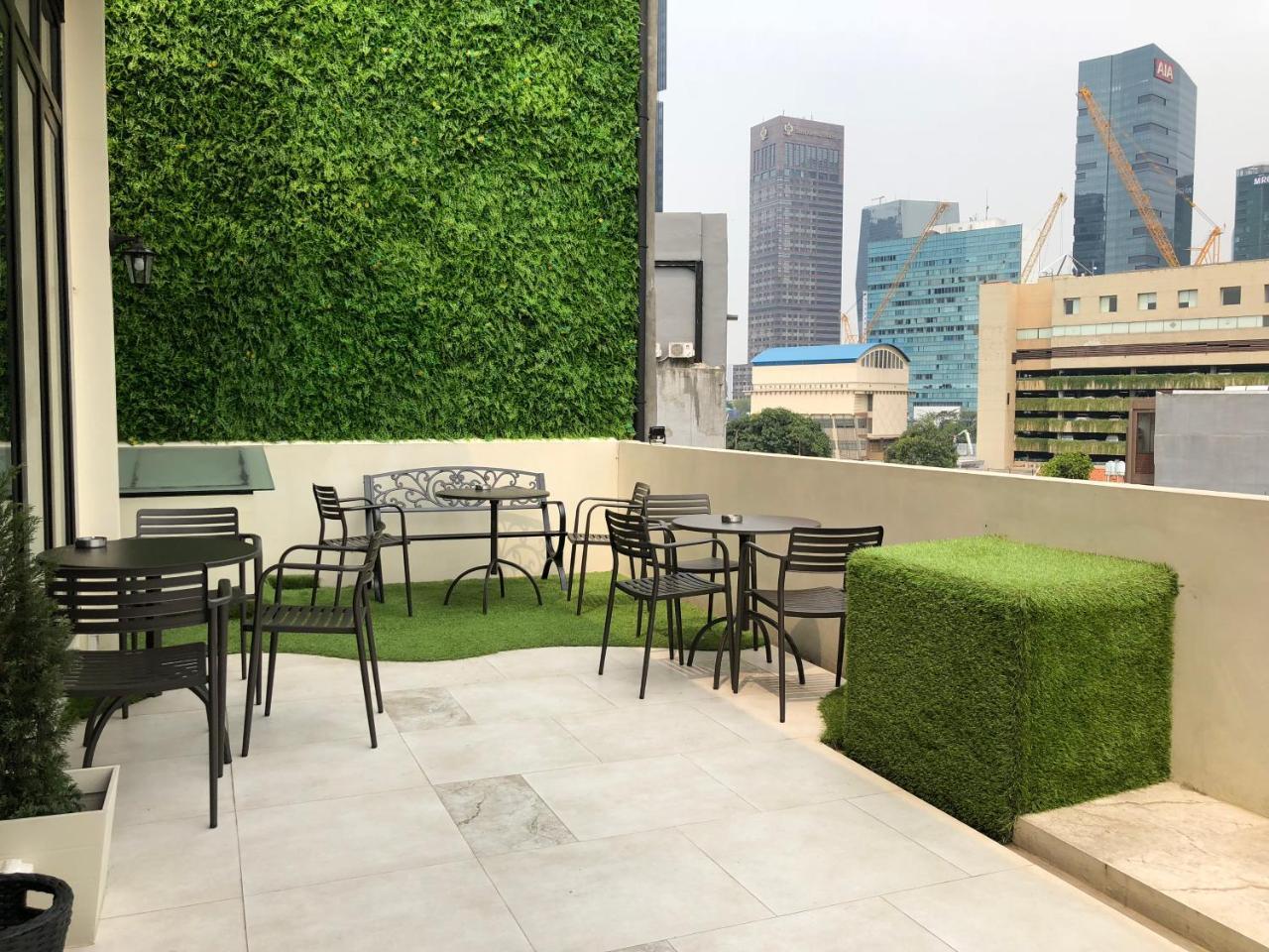 Eightin Hotel Sudirman Джакарта Экстерьер фото